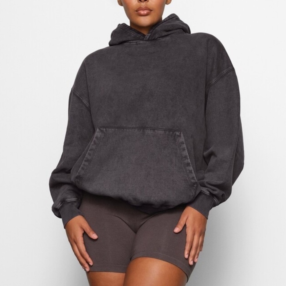SKIMS Boyfriend Fleece Hoodie in Ash